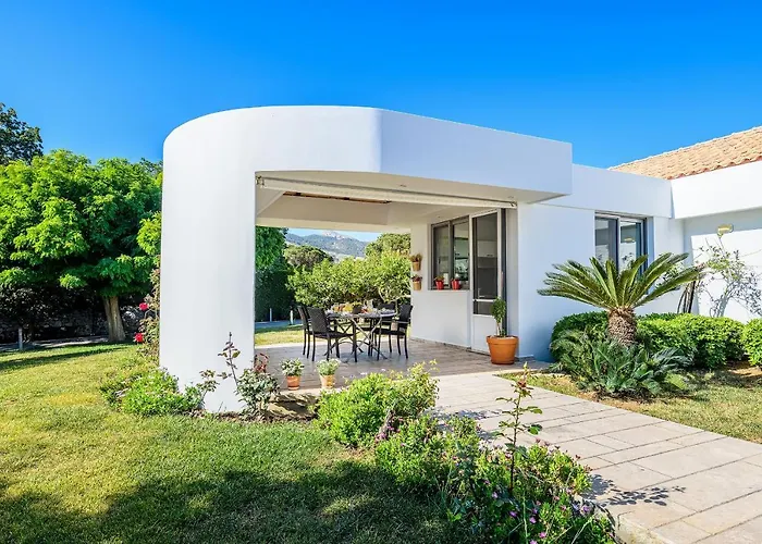 Villa Syndriani - 5 Bedroom *
