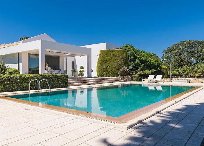 Villa Syndriani - 5 Bedroom *