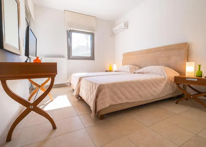 Syndriani - 5 Bedroom Villa