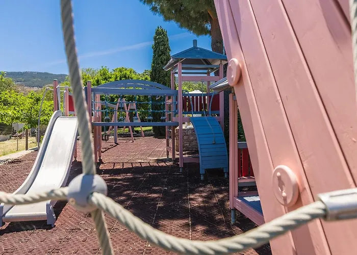 Willa Syndriani Miasto Kos