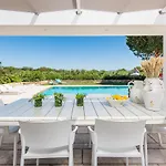 Syndriani - 5 Bedroom Vila *