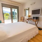 Syndriani - 5 Bedroom Vila *