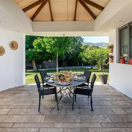 Syndriani Villa Kos By