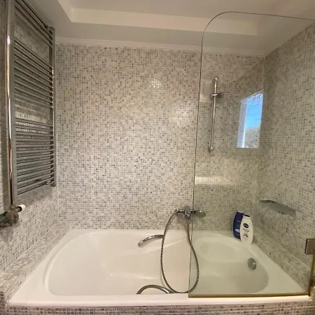Syndriani - 5 Bedroom فيلة *